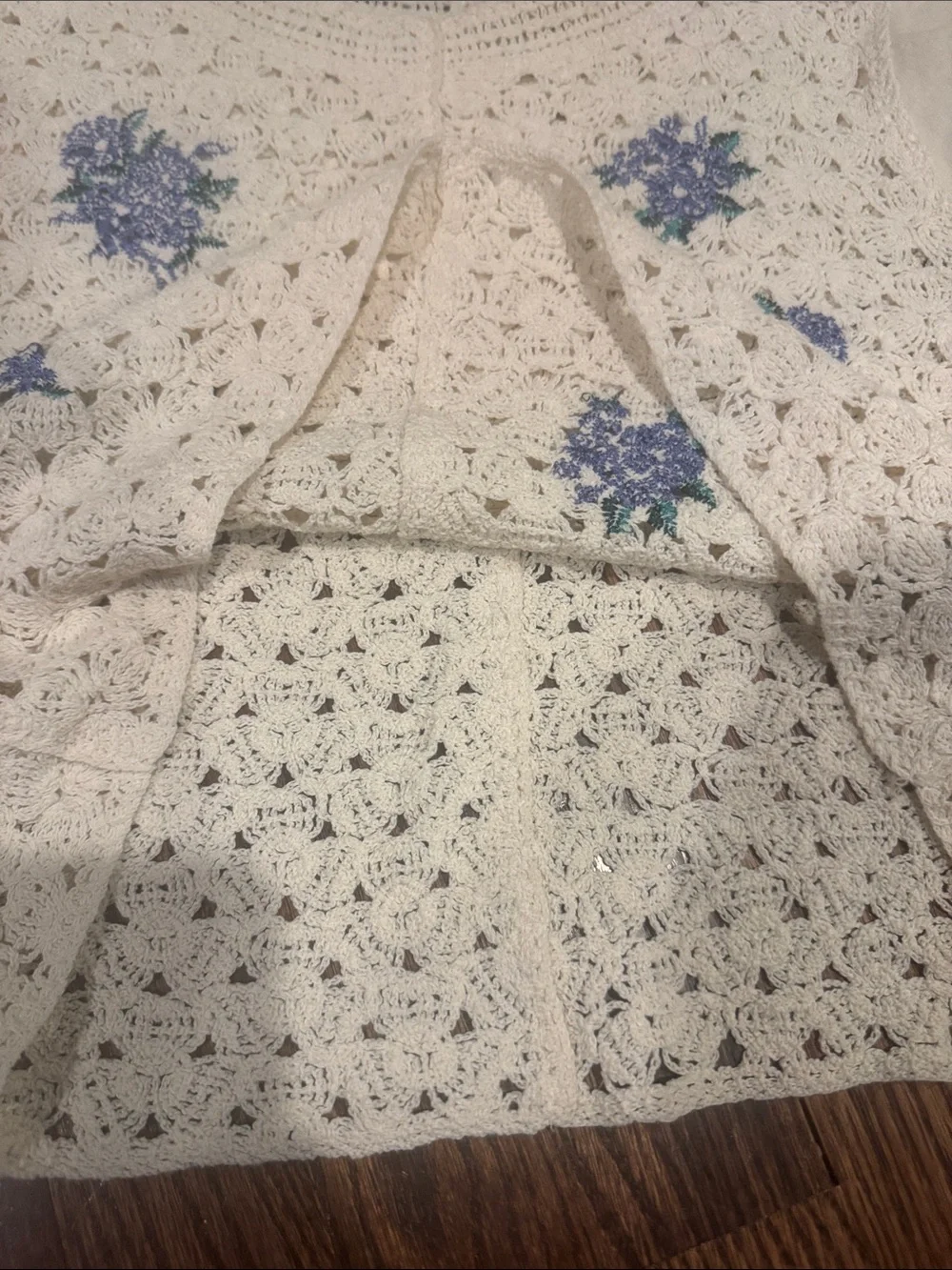 Zara Embroidered Floral Crotched Top with Puff Sleeves Size Medium